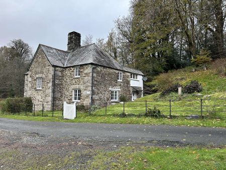 A character three bedroom Cottage in a peaceful location forming part of the Trebartha Estate to let on an Assured Shorthold Tenancy for an initial period of 12 - Photo 4