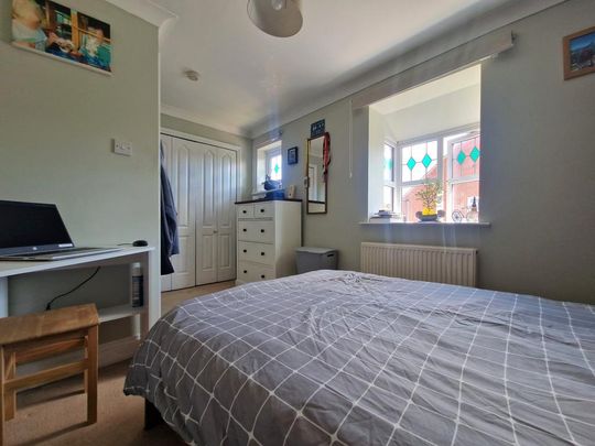 4 bedroom link detached house to rent - Photo 1