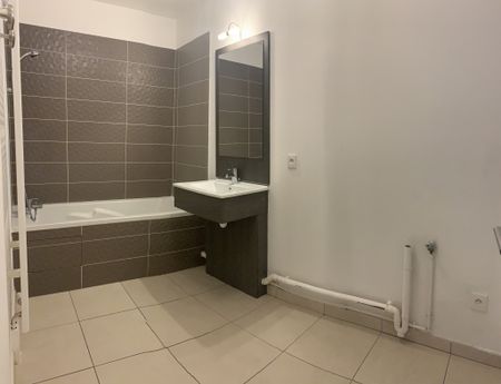 Location Appartement 3 pièces 65m² MONTREUIL 93100 - Photo 2