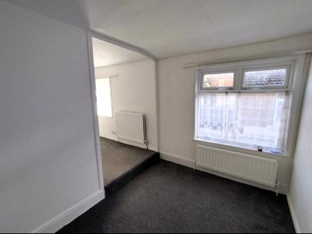 4 bedroom terraced house to rent - Photo 2