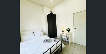 Spacious 5-Bedroom House in Leichhardt – Group-Friendly & Fully Furnished - Photo 2