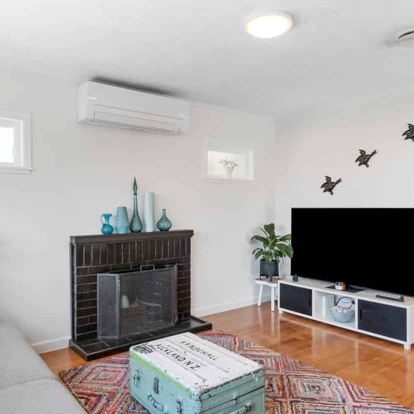 Light, Lifestyle and Location - Rangitoto Coll... - Photo 1