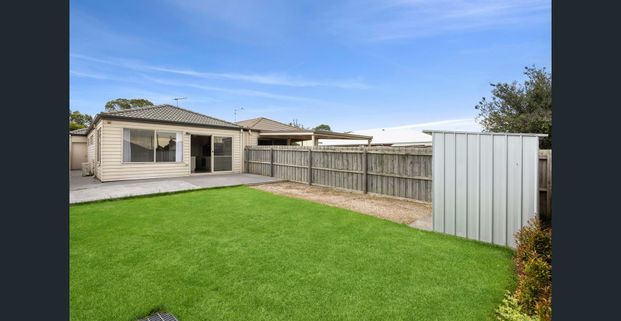 Modern Ease and Everyday Comfort in a Private Setting - Photo 1