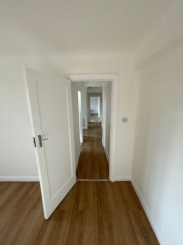 2 Bed Flat, Ashford Court, NW2 - Photo 2