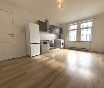Appartement te huur in Elsene voor € 950 met 1 slaapkamer - Photo 2