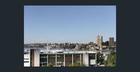 Unfurnished apartment with water views - Photo 3