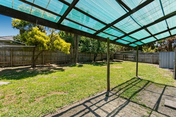 Large Family Home - Great Location! - Photo 1