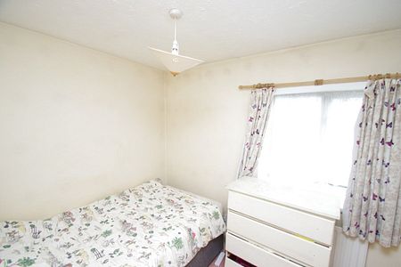 2 bedroom | Terraced house - Photo 4