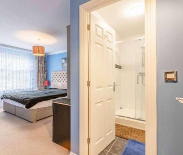 Wellington Lodge, North Street, Winkfield, SL4 - Photo 2