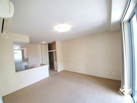 $800 for unfurnished 2 Bedrooms+Study apartment 1 Car - Photo 2