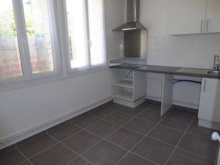 Location appartement 4 pièces 73 m² à Aubenas (07200) - Photo 2