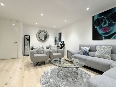 Georges Wood Road, Brookmans Park - Photo 3