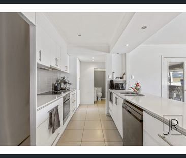 Modern villa in exclusive Florida Gardens pocket - Photo 5