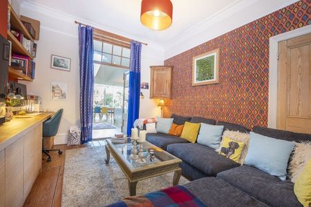 3 bedroom semi-detached house to rent - Photo 3