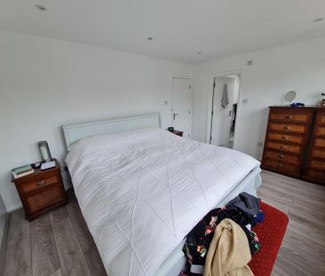 5 bedroom semi-detached bungalow to rent - Photo 2