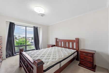 Charming Family Home in a Prime Location! - Photo 4