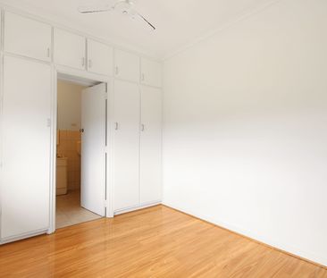 Light, Lifestyle & Location - Everything You Need in One Package! - Photo 1