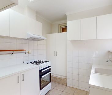 Beautiful House In The Perfect Location! - Photo 3