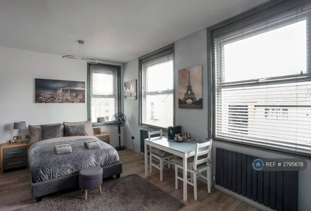 Studio to rent - Photo 5