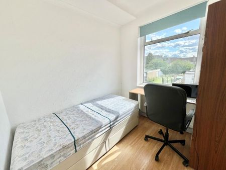 5 bedroom semi-detached house to rent - Photo 5