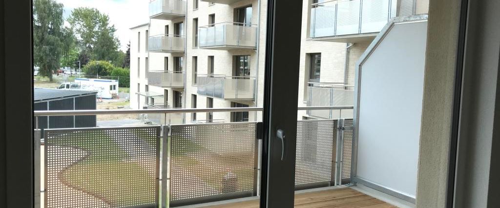 Nur mit Wohnberechtigungsschein für 2 Personen! Moderne 2-Raum-Wohnung mit Aufzug und Balkon - Photo 1