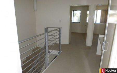 Townhouse Living Close to Beautiful Canals - Photo 5