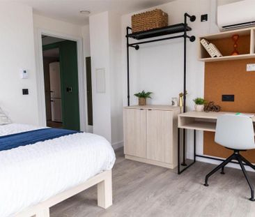 1 bedroom in a flat share to rent - Photo 2