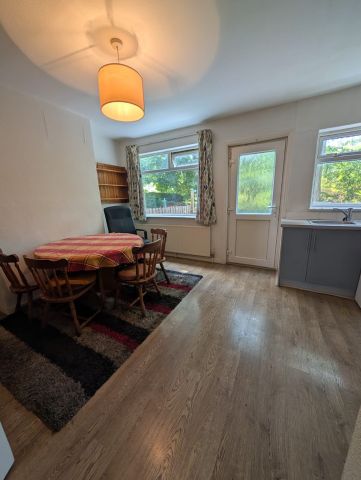 3 Bed Semi-Detached House, Kelso Gardens, LS2 - Photo 4