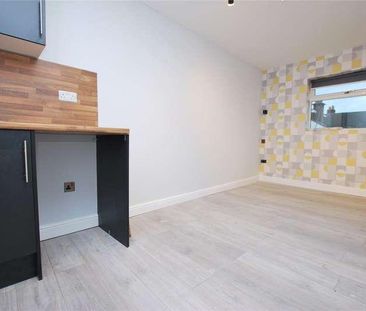 The Studio, Ash Road, Aldershot, Hampshire, GU12 - Photo 3