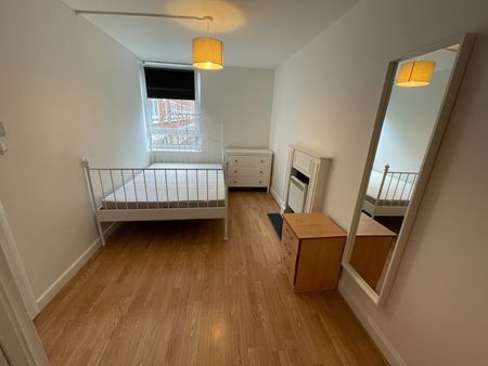 Room in a Shared House, Blomfield Court, SW11 - Photo 3
