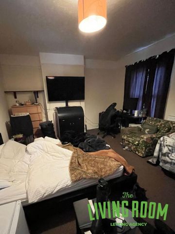 1 bedroom in a house share to rent - Photo 2