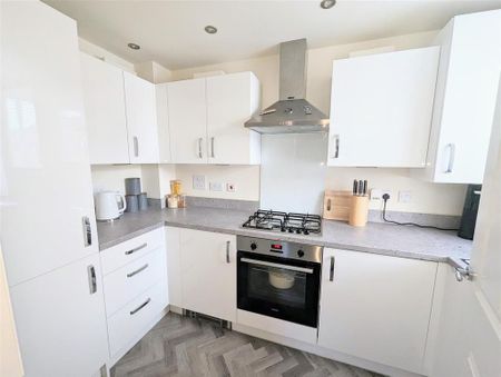 2 bedroom semi-detached house to rent - Photo 5