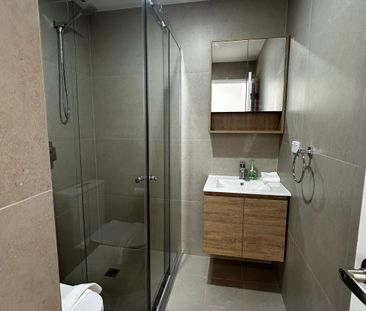 Over-sized Two-bedroom Apartment - Fully Furnished! - Photo 1