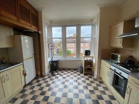 1 Bed Flat, Spen Road, LS16 - Photo 5