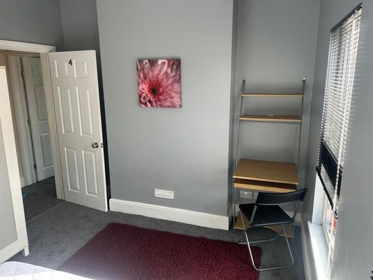 2 bedroom end of terrace house to rent - Photo 1