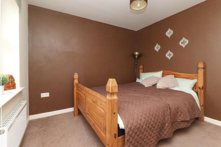 3 bedroom end of terrace house to rent - Photo 4