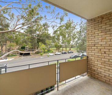 LIGHT AND AIRY 2BEDROOM APARTMENT - GREAT LOCATION - Photo 2