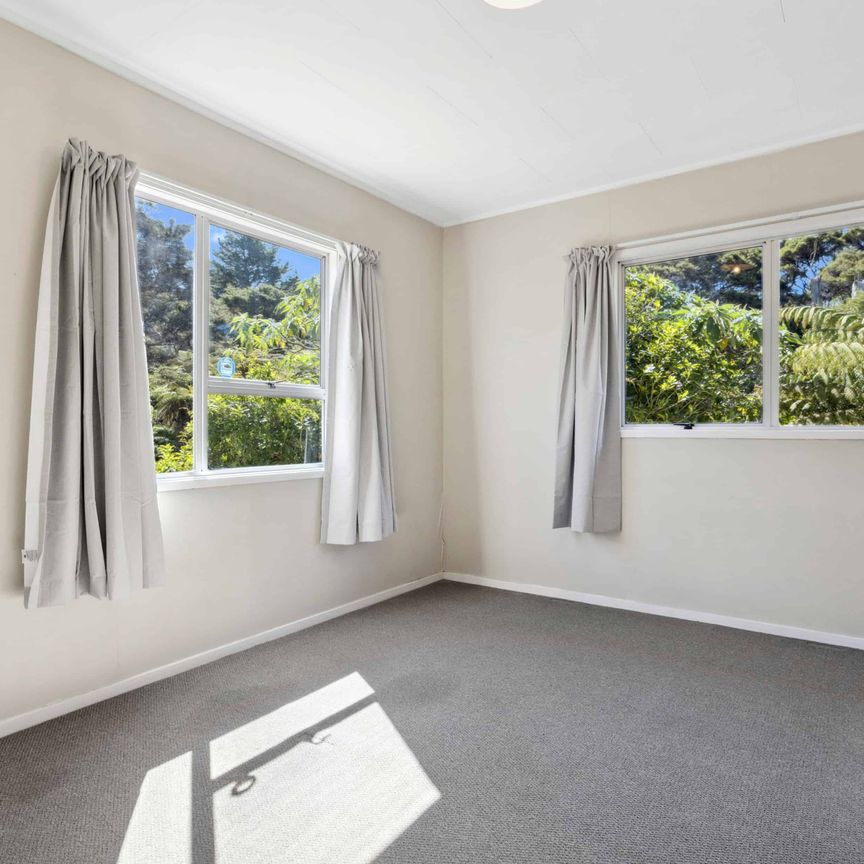 A house with car par near westgate mall, motorway - Photo 1