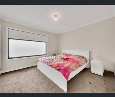 Modern Townhouse Living in Wantirna - Photo 3