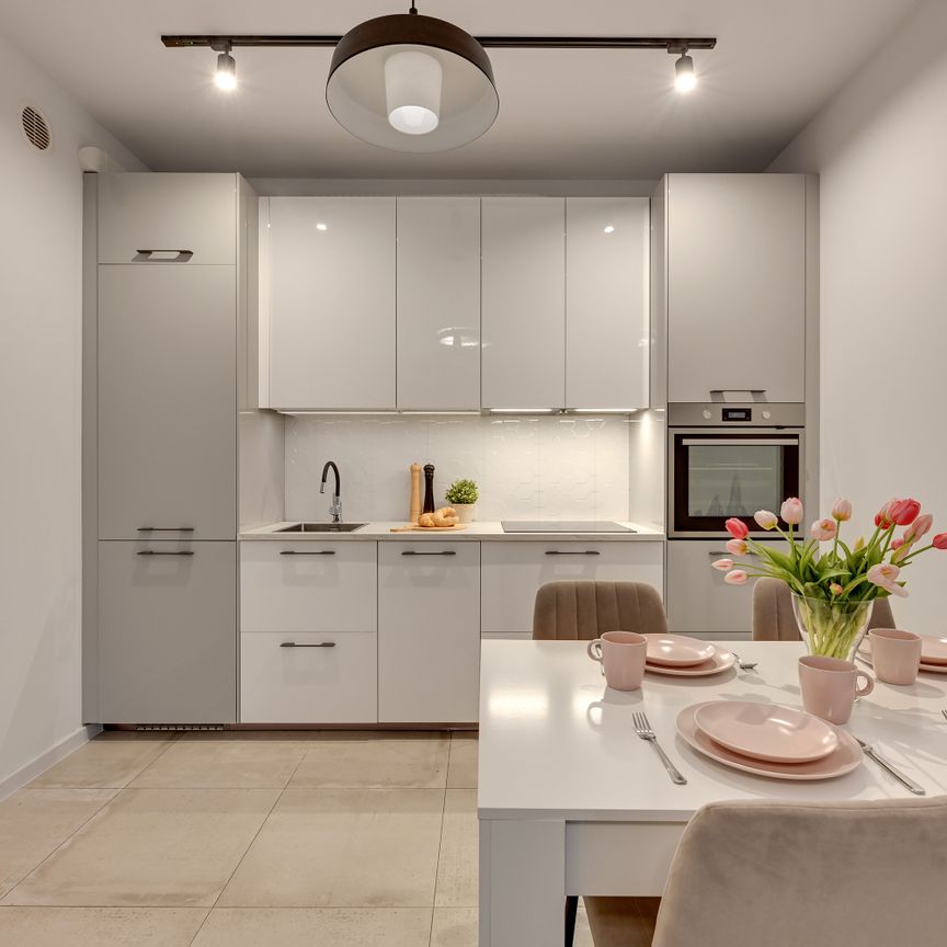 2 pokojowe mieszkanie z balkonem, miejscem postojowym w hali garażowej oraz komórką lokatorską - Фото 1