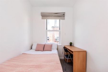 4 bedroom mews to rent - Photo 4