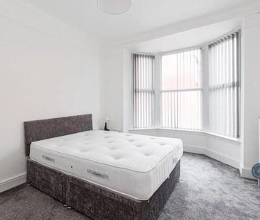 3 bedroom end of terrace house to rent - Photo 2