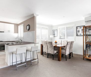 Contemporary top floor apartment - Photo 3