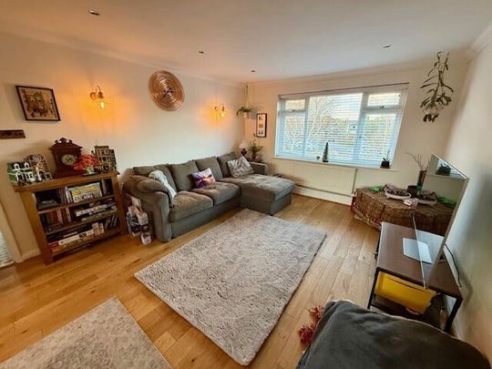 Lassell Court - Photo 1