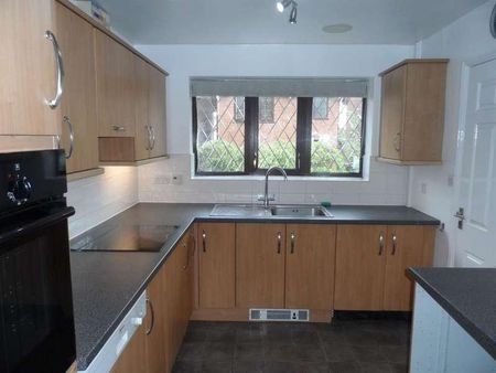 The Limes, First Avenue, Newcastle-under-lyme, ST5 - Photo 3