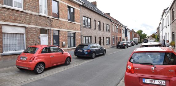 Gerenoveerde rijwoning met garage - Photo 2