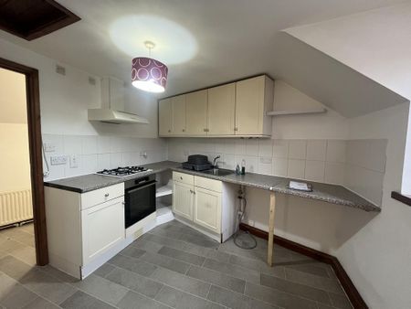 2 bedroom end of terrace house to rent - Photo 2