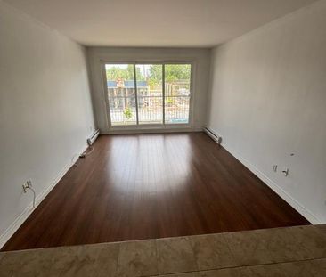 À Charlemagne, 1 grand 4 1/2 et 3 grands 5 1/2 à louer, disponible ... - Photo 1