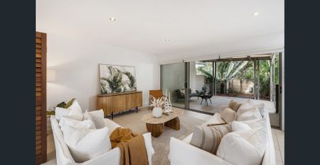 Luxury Villa in the Heart of Nobby Beach - Photo 4