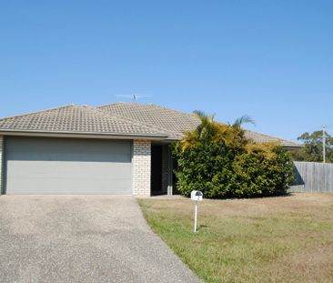 LARGE 4 BEDROOM HOME WITH OPEN BACKYARD & PATIO!!! - Photo 6